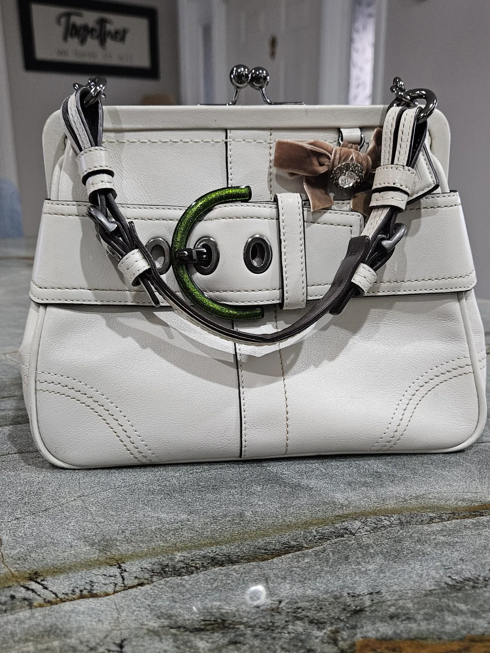 COACH Vintage Soho 8A12 Kisslock Frame Satchel Chalk Leather Velvet Bow Y2K